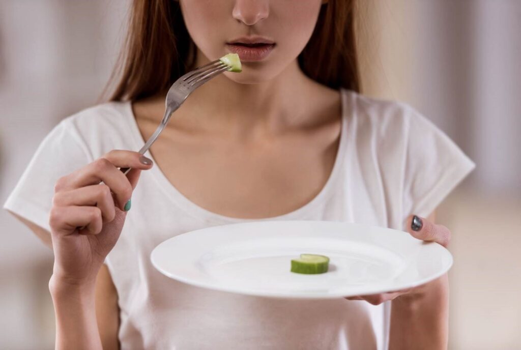 Il ruolo delle famiglie e della scuola nella cura dei disturbi alimentari giovanili
